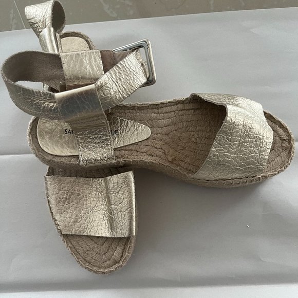 COPY - GOLD SANDALS - SAKS FIFTH AVENUE - Picture 6 of 6